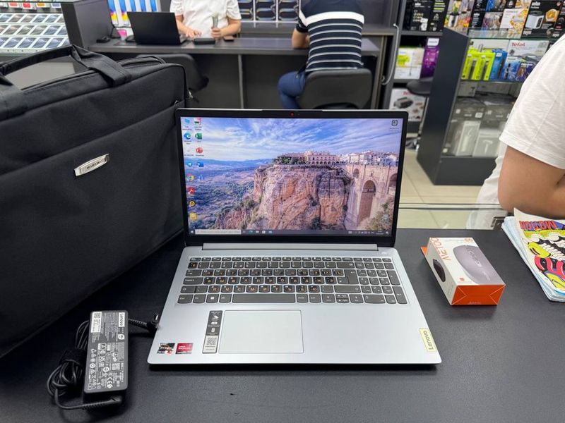 SKIDKA Lenovo AMD Ryzen 3 7320U Ddr5 Ssd-256 ozu-4 idealniy SKIDKA Lenovo AMD Ryzen 3 7320U Ddr5 Ssd-256 ozu-4 idealniy