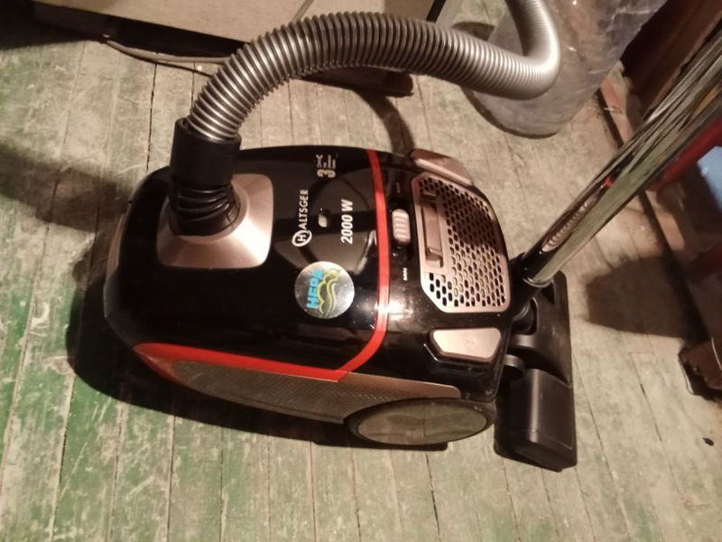 Alister 2000w пылесос рабочая продается Alister 2000w пылесос рабочая продается