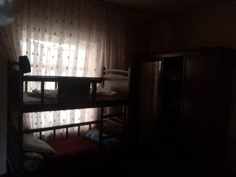 Уй сотилади, 12 сотих, мевали дарахтлар хосилга кирган. Хужахуросон