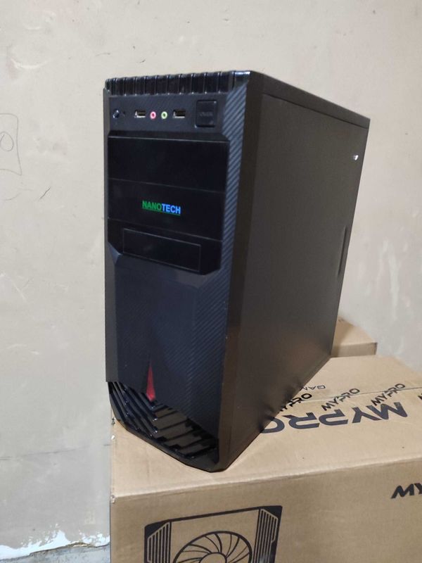 Kompyuter keysi + blok pitaniya sotiladi