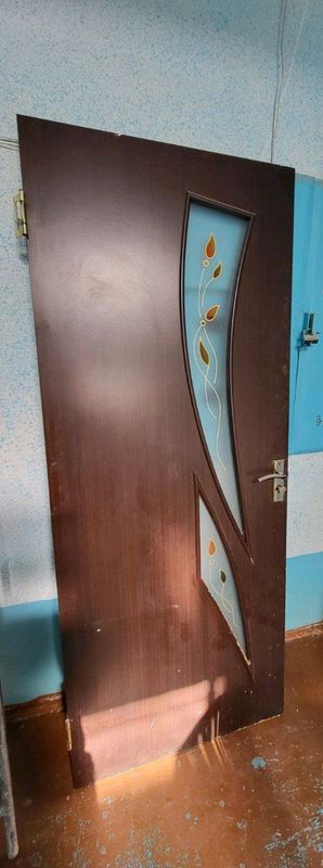 Продам 2межкомн.двери,чугун.батареи,люстры Продам 2межкомн.двери,чугун.батареи,люстры
