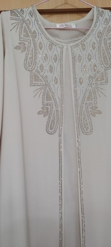abaya 1 marta kiyilgan 350.000 50 52 razmer abaya 1 marta kiyilgan 350.000 50 52 razmer