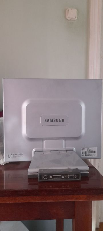 Samsung manitor kompyuter