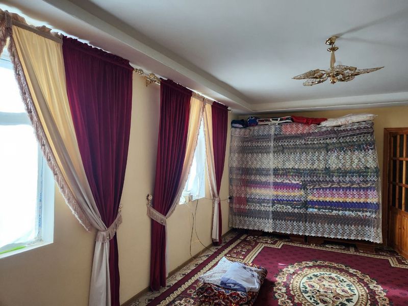 Шинам 7 хонали 10 соток дан зийод ер майдони, ошхона, баня, тандирхона