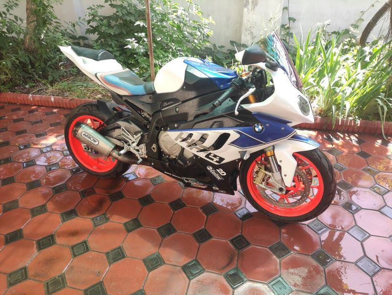 Продам мотоцикл BMW S1000RR Продам мотоцикл BMW S1000RR
