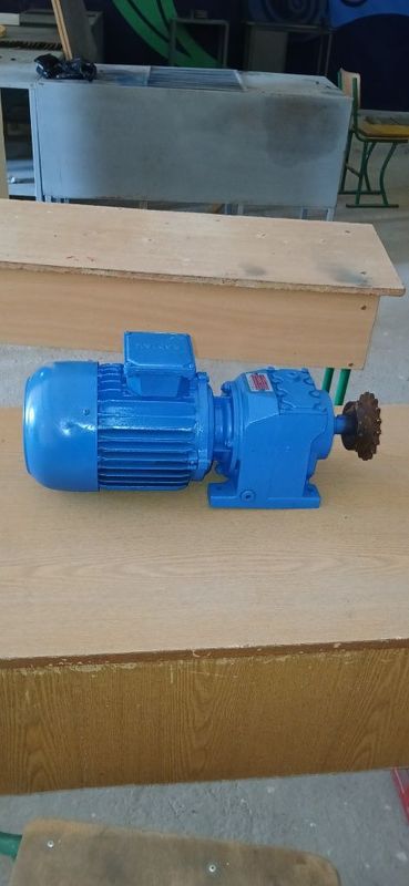 Motor reduktor sotiladi Motor reduktor sotiladi