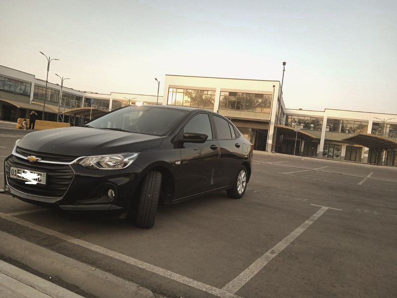 Onex avtomat 2024 bir qoʻl moshina Idial xolatda