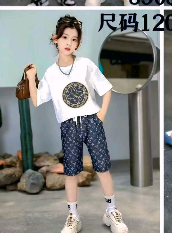 Qizlar uchun dvoyka Kamplekt shortik futbolka Qizlar uchun dvoyka Kamplekt shortik futbolka