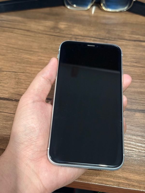 I phone xr 64 GB 77% I phone xr 64 GB 77%