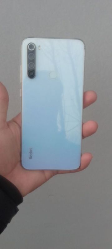 Redmi 8 oldida chizigʻi bor