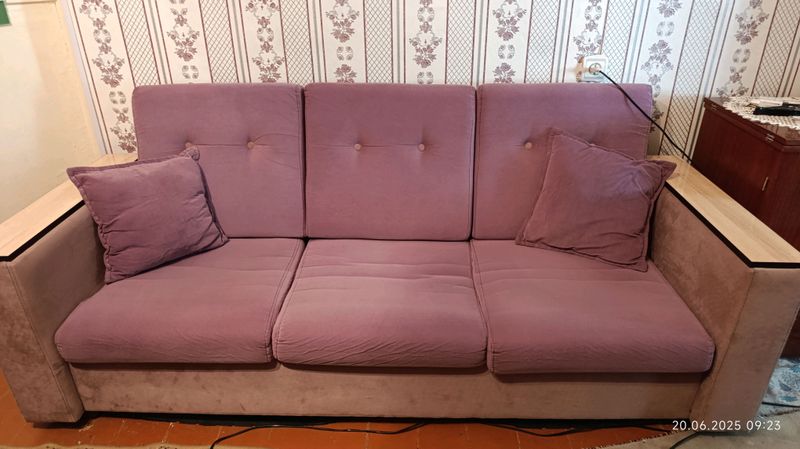 Продаю диван и 2 кресла Продаю диван и 2 кресла