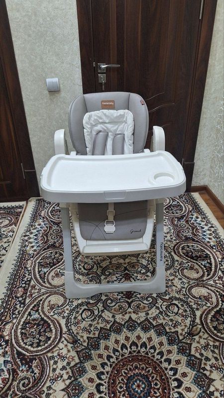 Ovqat yidigan stul Ovqat yidigan stul