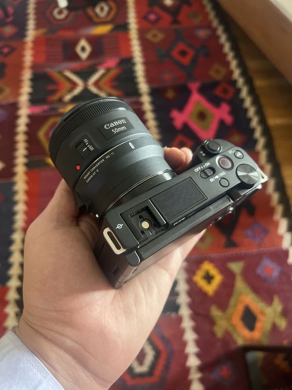 Kamera Sony ZV-E10 (Bonus: Mic, Org batareyka, 50mm obyektiv, sumka) Kamera Sony ZV-E10 (Bonus: Mic, Org batareyka, 50mm obyektiv, sumka)