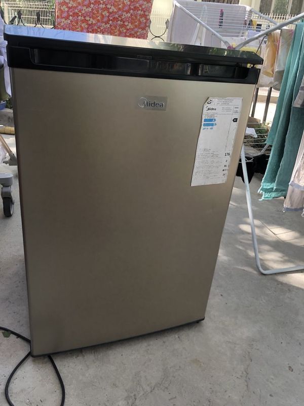 Срочно продам маразильник Midea Срочно продам маразильник Midea