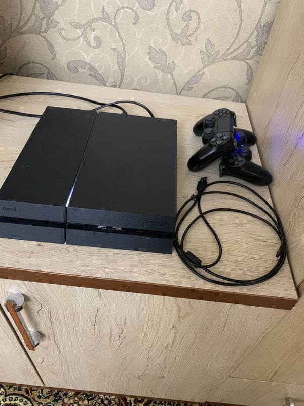 Продаю Sony PlayStation 4 в отличном состоянии Продаю Sony PlayStation 4 в отличном состоянии