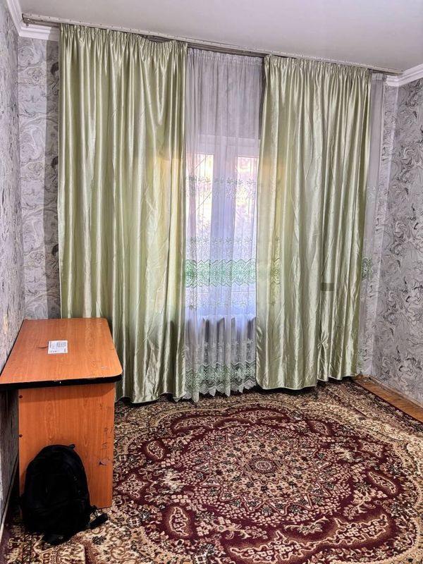 Сдаю Юнусабадский район 19 квартал 4/1/5. 400$ Сдаю Юнусабадский район 19 квартал 4/1/5. 400$