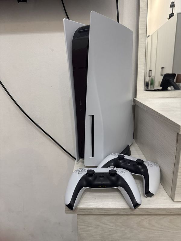 PlayStation 5 + джойстика 2 + игры PlayStation 5 + джойстика 2 + игры