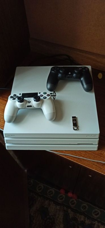 PlayStation 4 pro 1tb