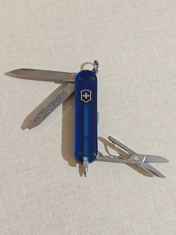 Швейцарский карманный нож брелок Victorinox Signature Швейцарский карманный нож брелок Victorinox Signature