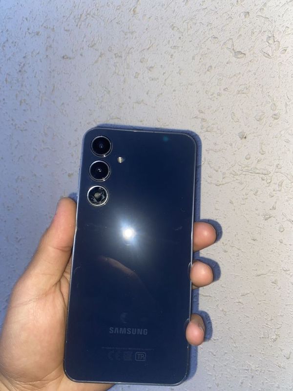 Samsung A55 5G sotiladi Samsung A55 5G sotiladi