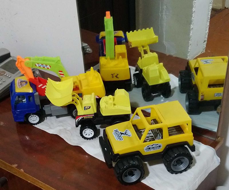 игрушки машинки разные