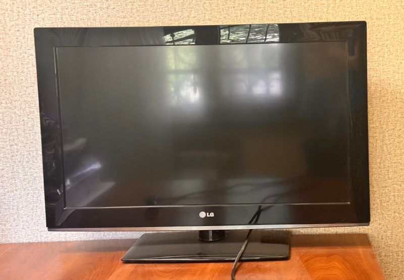 телевизор LG 32 дюйма (модель 32LK330)