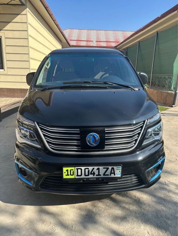 Dongfeng M5 EV Qora