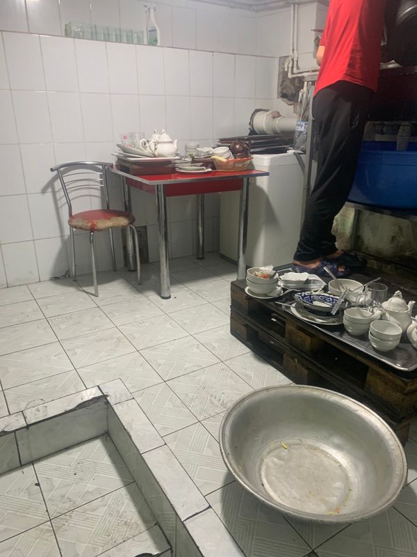 Kafega moykaga ishchi kerak Kafega moykaga ishchi kerak