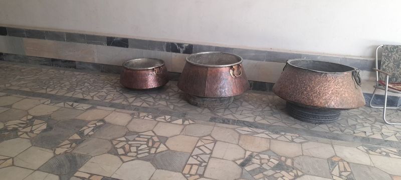 Mis qozonlari sotiladi Mis qozonlari sotiladi