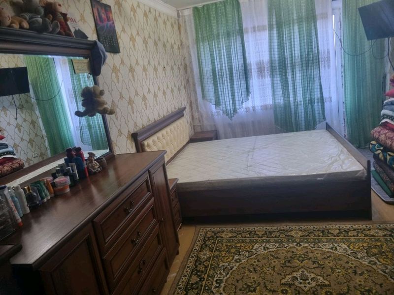 Xolati yaxshi spalniy garnitur