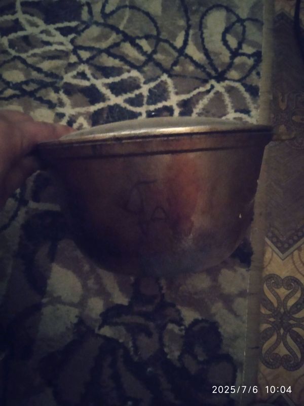 Продаю 2 казана. Продаю 2 казана.