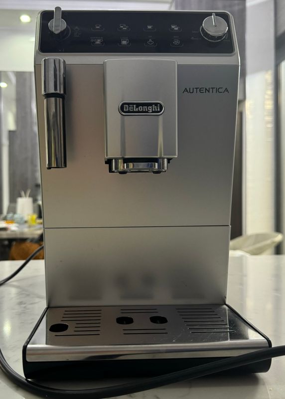"DeLonghi, Autentica" Kofe mashinkasi "DeLonghi, Autentica" Kofe mashinkasi