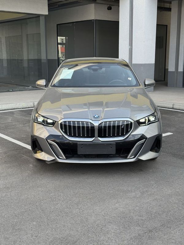 Bmw i5 35L 2024-Yil +8.000 dop opsiya Televizor Harman Kardon HUD Bmw i5 35L 2024-Yil +8.000 dop opsiya Televizor Harman Kardon HUD