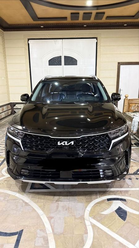 Kia Sorento 3,5motorli eng full pozitsiya 7kishilik yili 2023