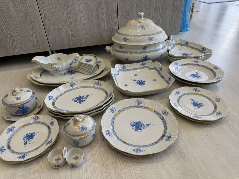 Продается столовый венгерский сервиз на 12 персон