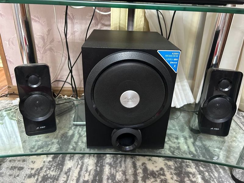 Колонка, музыкальный центр Колонка, музыкальный центр