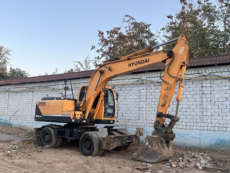 Ekskavator Hyundai 180 w 9s