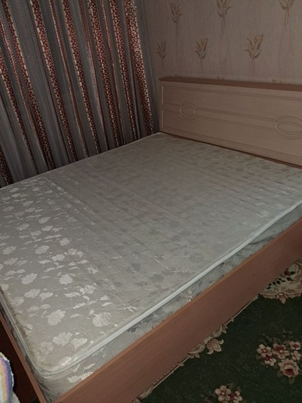 Продаётся двух спальная кровать.