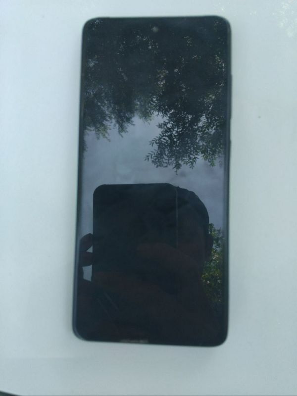 Telefon sotiladi singani steklosi aybi ekran almashgan 128ga 6 pubg 60