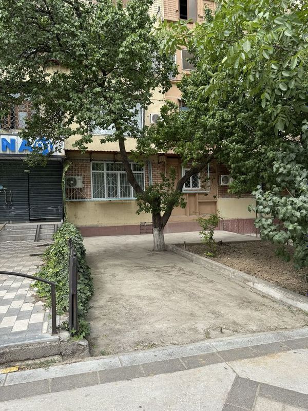 1.qavat Yoʻlni yuzida 4.xonalik 95kv kvartira sotiladi. 1.qavat Yoʻlni yuzida 4.xonalik 95kv kvartira sotiladi.