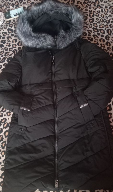 qishki kurtka razmeri: XL rangi qora