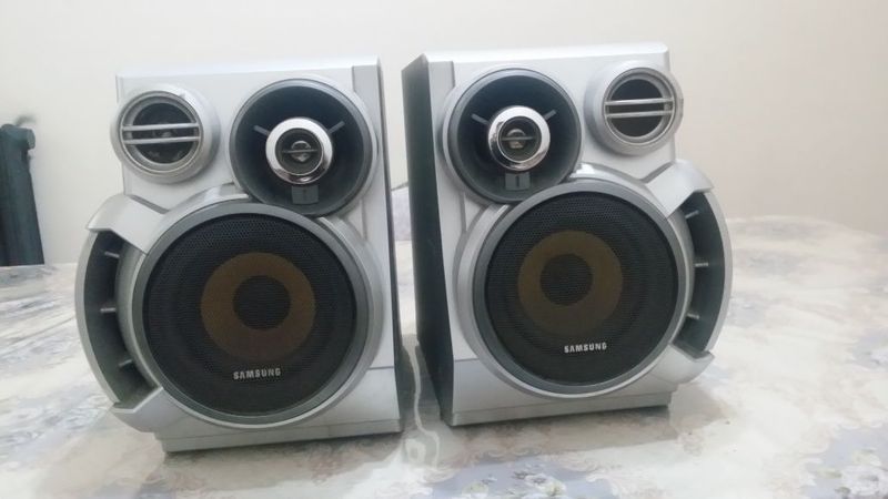 Muzikalniy sentr kalonkalari sotiladi Muzikalniy sentr kalonkalari sotiladi