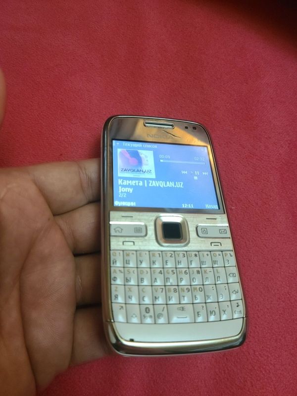 Nokia E72 sotiladi