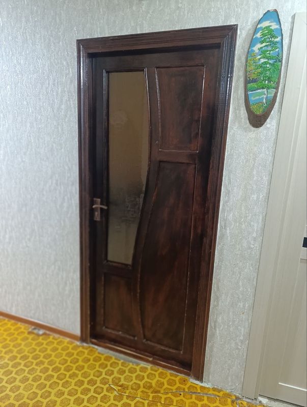Продаётся деревянный дверь Продаётся деревянный дверь