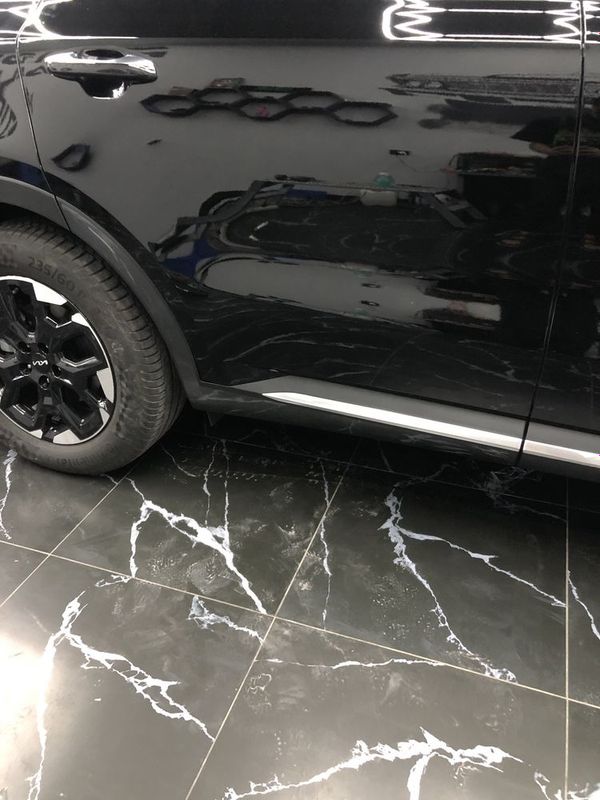 Kia sarento orqa eshik plasmasi Kia sarento orqa eshik plasmasi