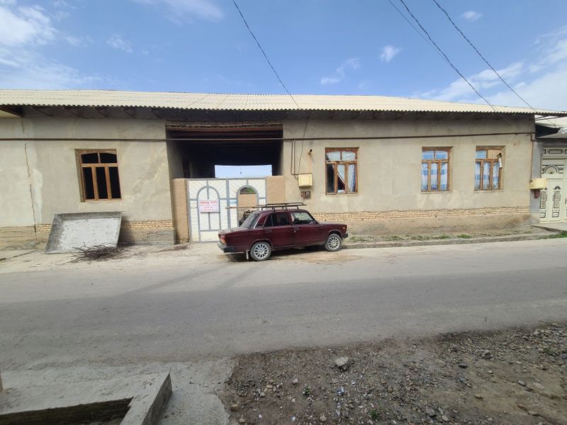 Hovli sotiladi 650 kelishamiz Hovli sotiladi 650 kelishamiz