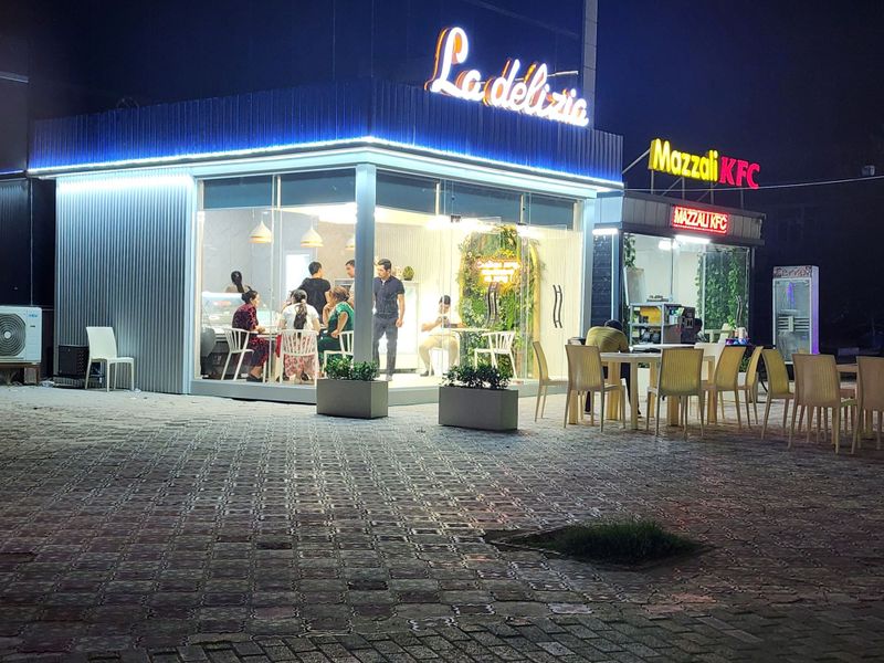 La Deliziya kafe sotiladi La Deliziya kafe sotiladi
