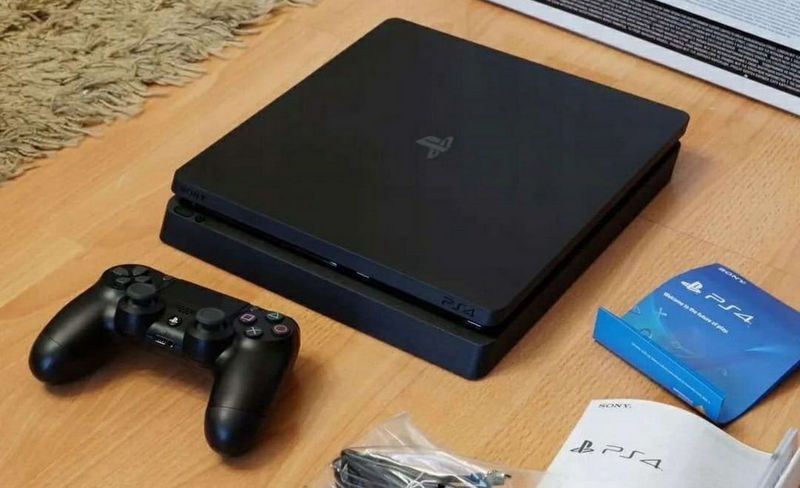 Ps 4 slim 1TB version 9.00