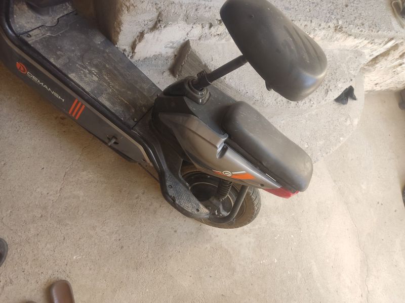 Skuter sotiladi srochna holati yaxshi yuridi ishlayapti
