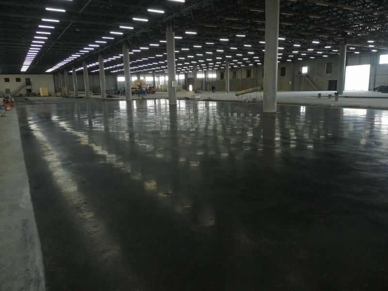 Бетонные полы с топпингом — в 3 раза прочнее. 2 млн м² опыта Бетонные полы с топпингом — в 3 раза прочнее. 2 млн м² опыта